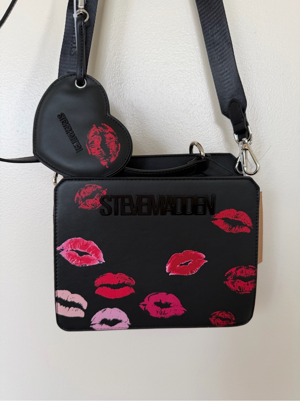 STEVE MADDEN Black Satchel Crossbody in Bevelyn Valentines Kisses Pink Red Black